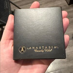 Anastasia Beverly Hills eyeshadow case